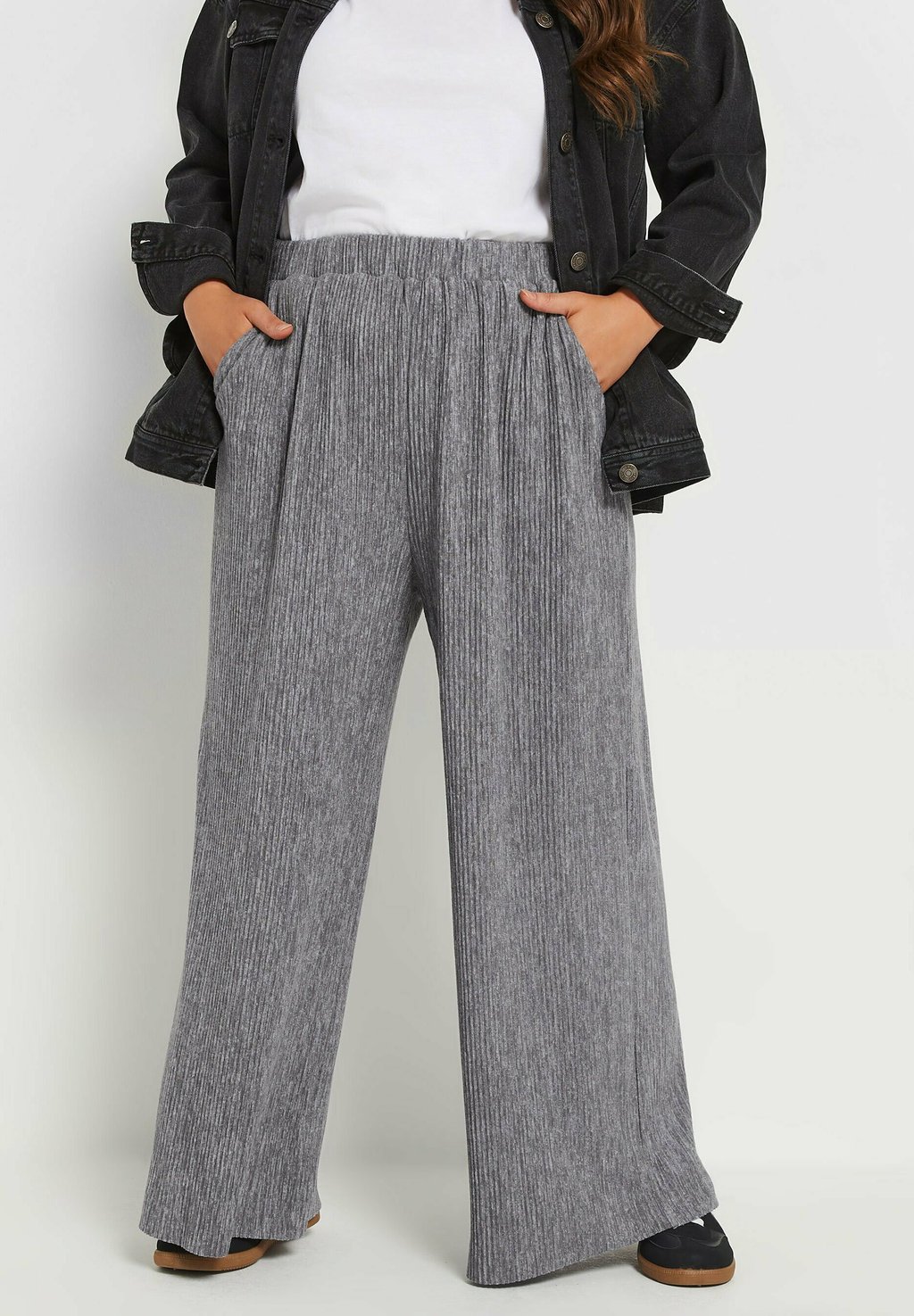 

Брюки WIDE Yours Clothing, серый