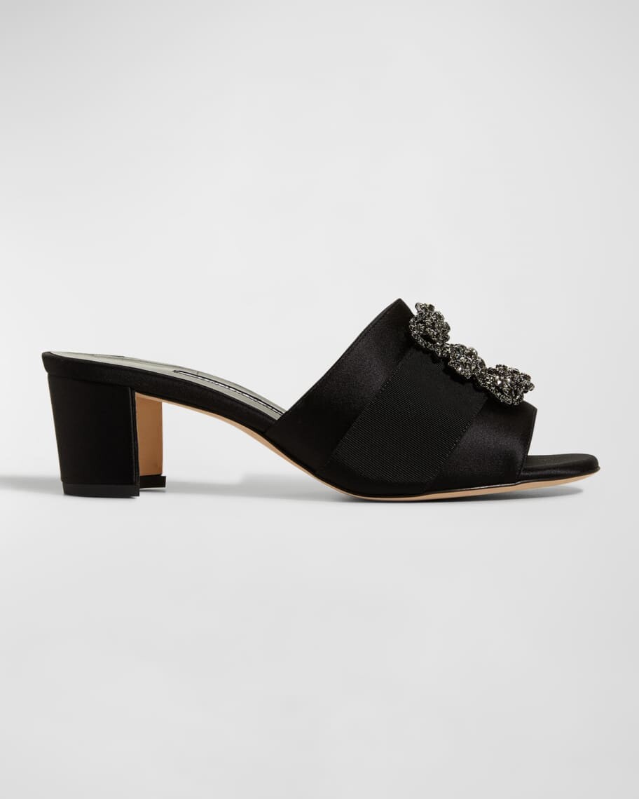 Шелковые сандалии Marta с пряжкой с кристаллами Manolo Blahnik