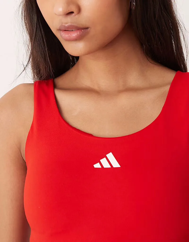 Майка Adidas Performance Three Stripes Studios красного цвета — фото 3