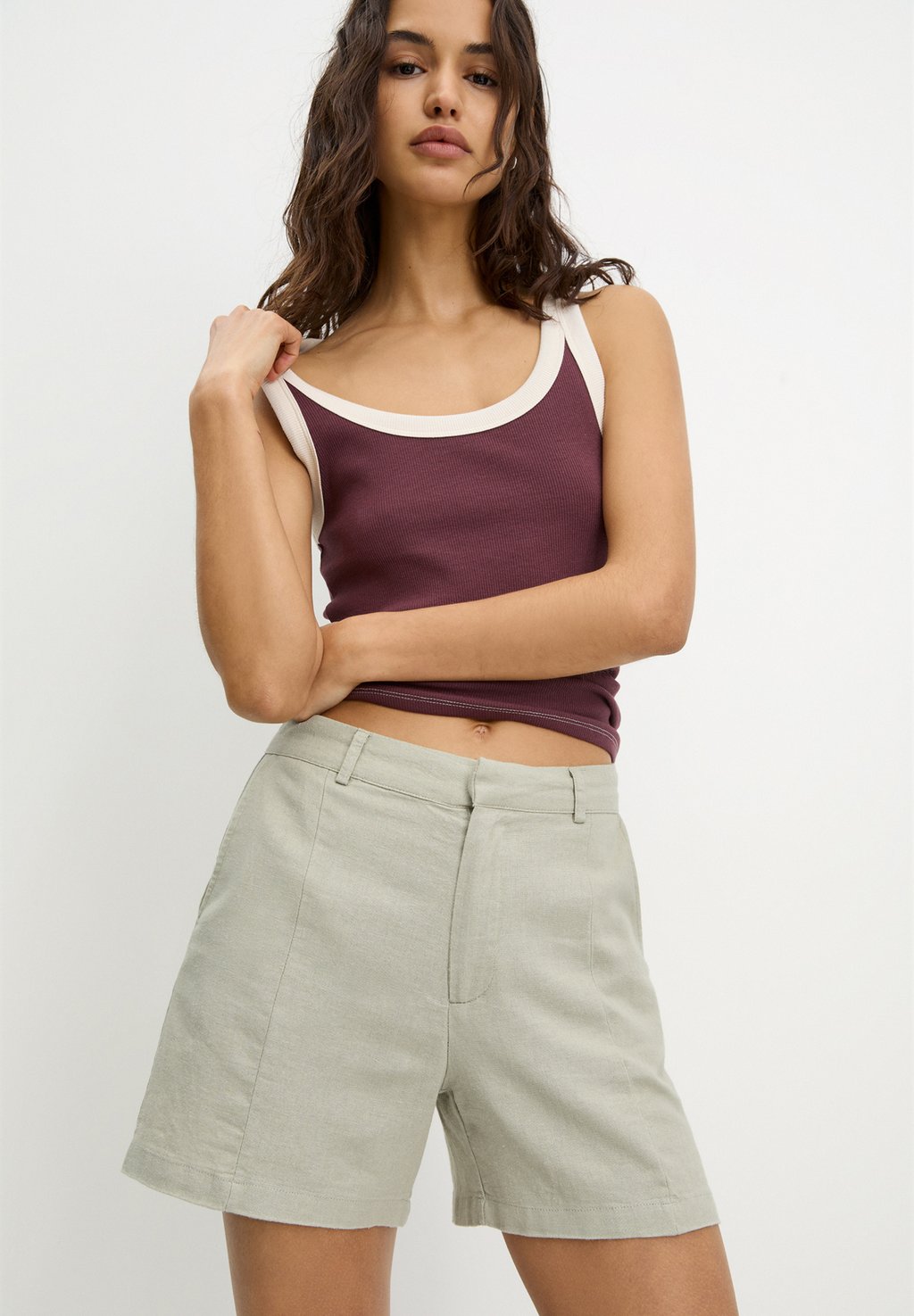 

Шорты BERMUDAS PULL&BEAR, зеленый