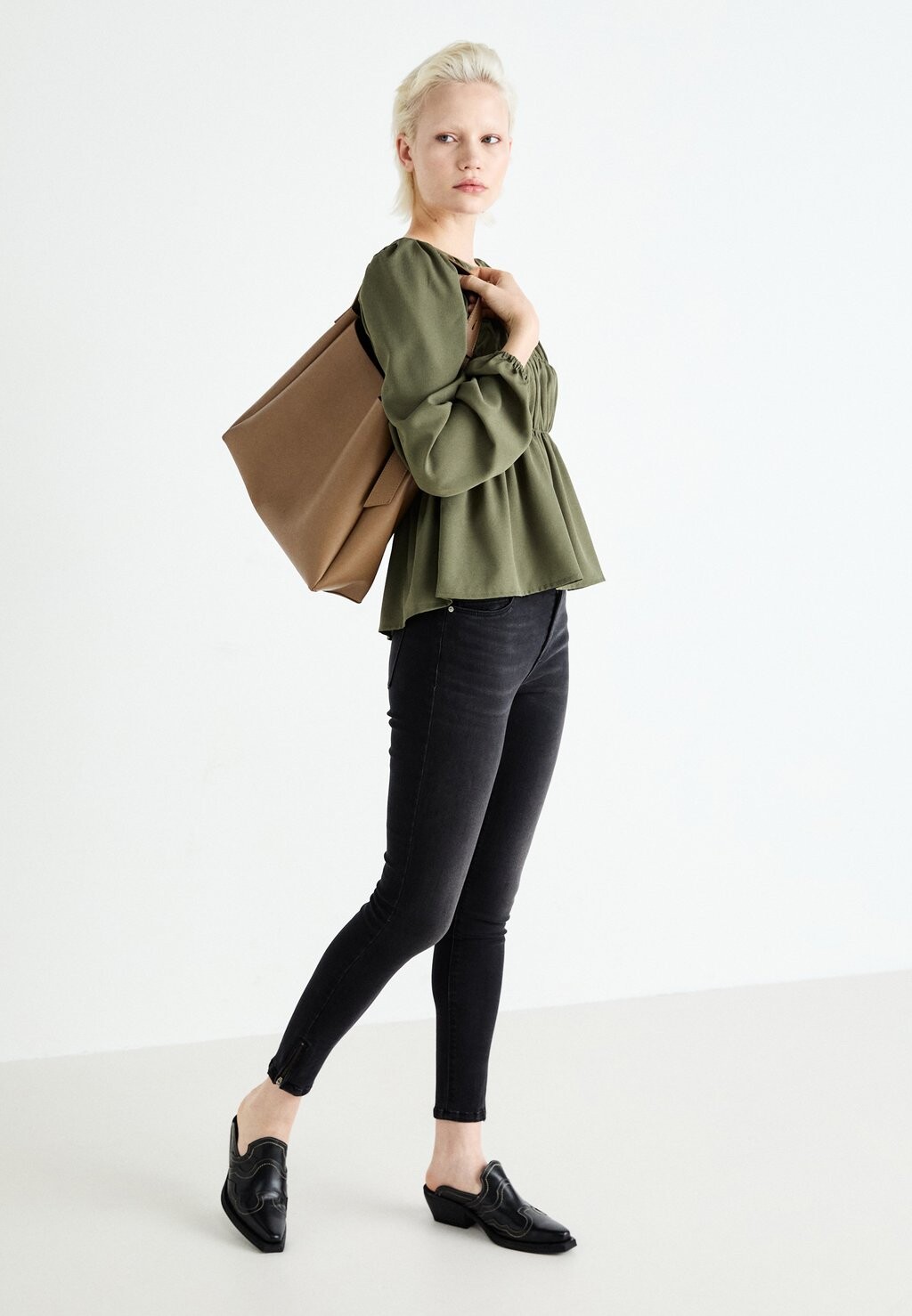 

Блуза VMGINNY SMOCK Vero Moda, хаки