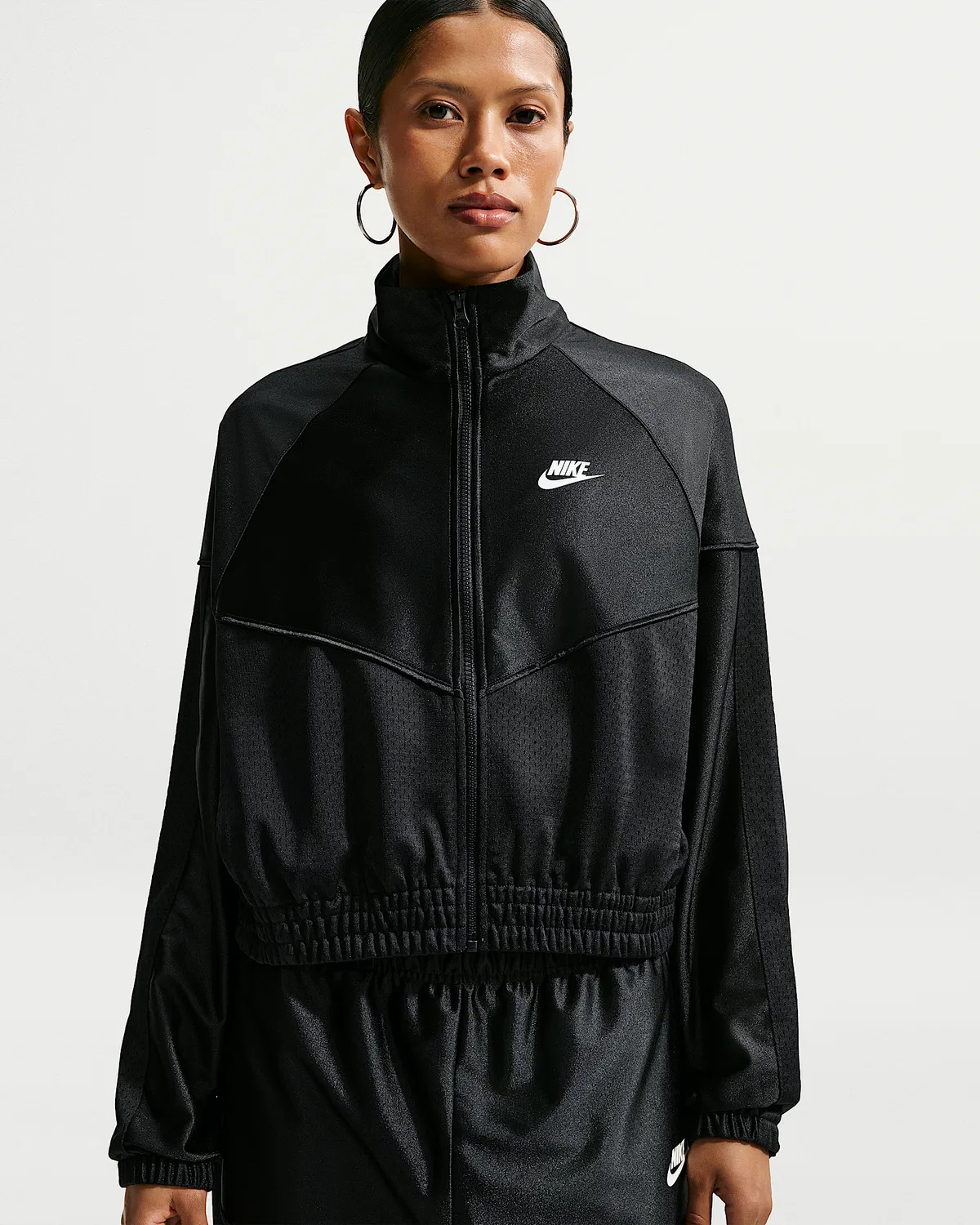 Женская оверсайз куртка Windrunner Nike Sportswear, Black/Sail