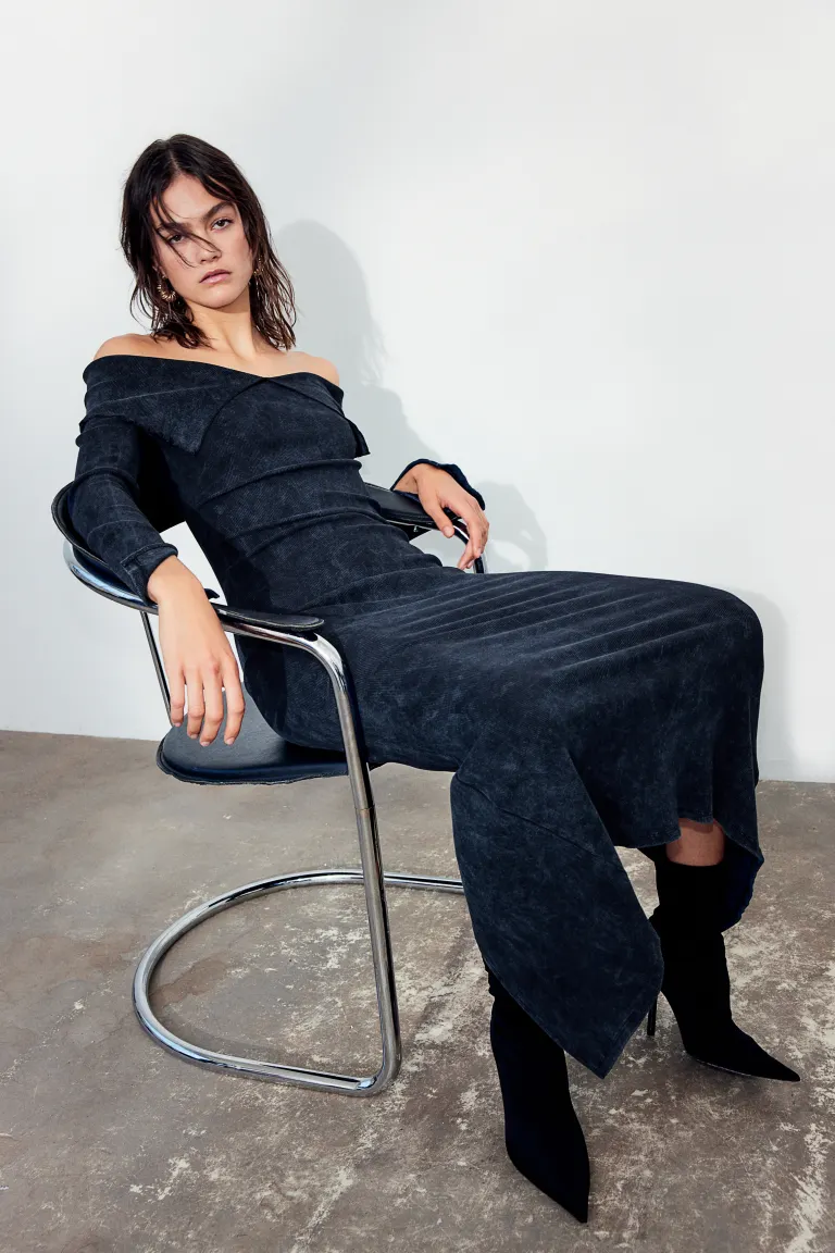 

Облегающее платье с открытыми плечами H&M, черный