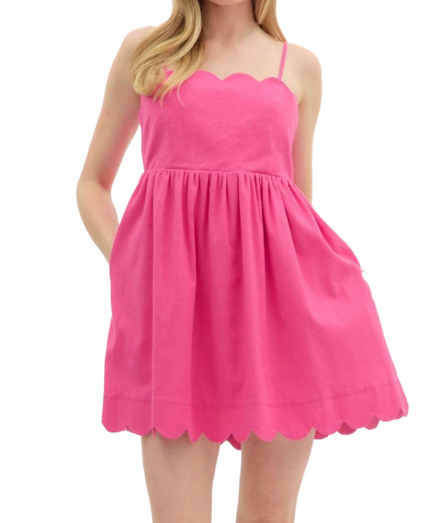 

Мини-платье с отделкой в виде ракушки в ярко-розовом цвете Entro