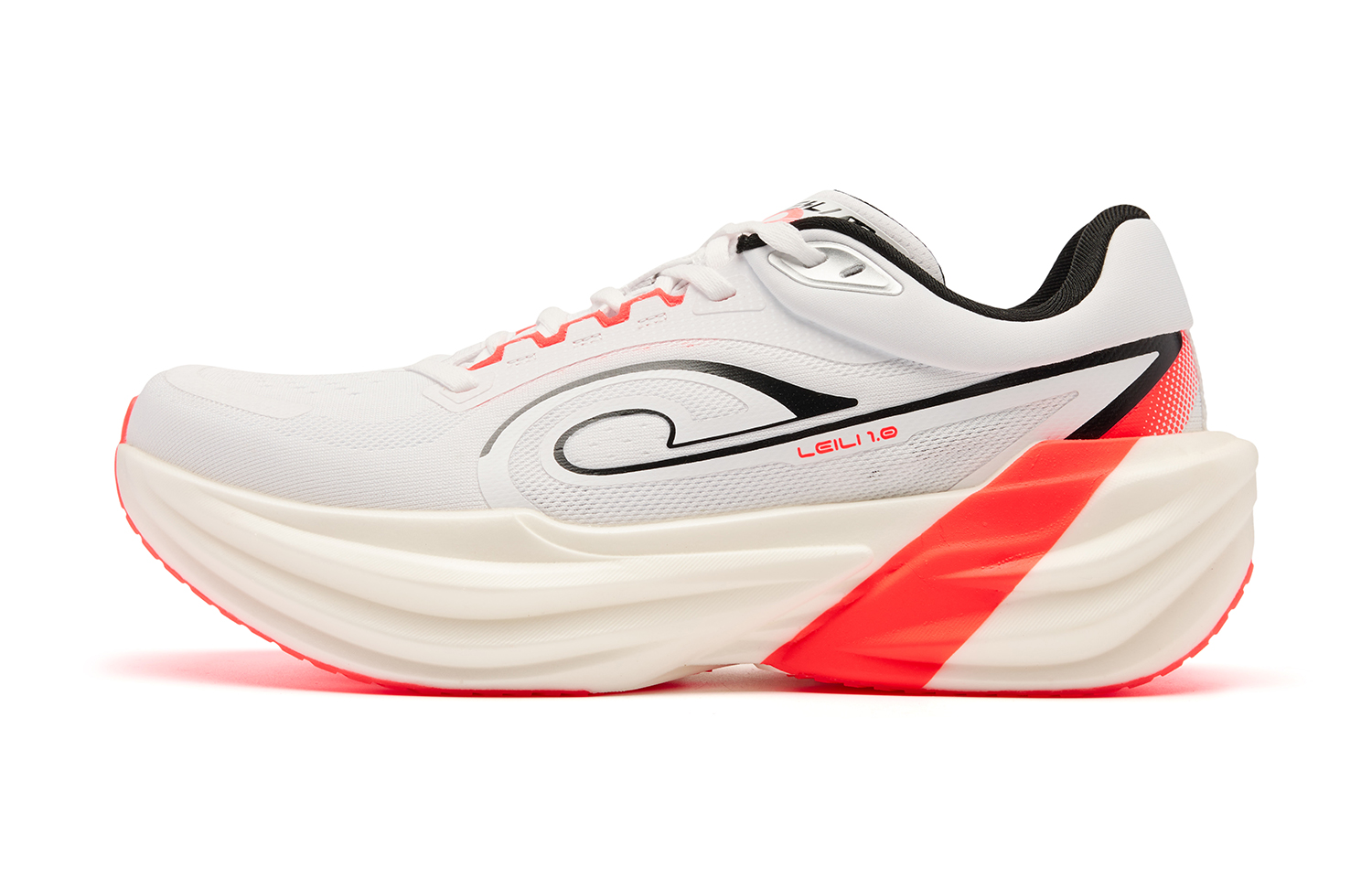 

QIAODAN Амортизирующие износостойкие низкие повседневные беговые кроссовки мужские белые огненно-красные Jordan White/Flame Red, цвет Jordan White/Flame Red