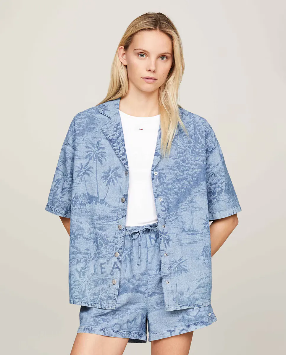 

Женская рубашка с коротким рукавом из ткани шамбре Tommy Jeans, светло-голубой