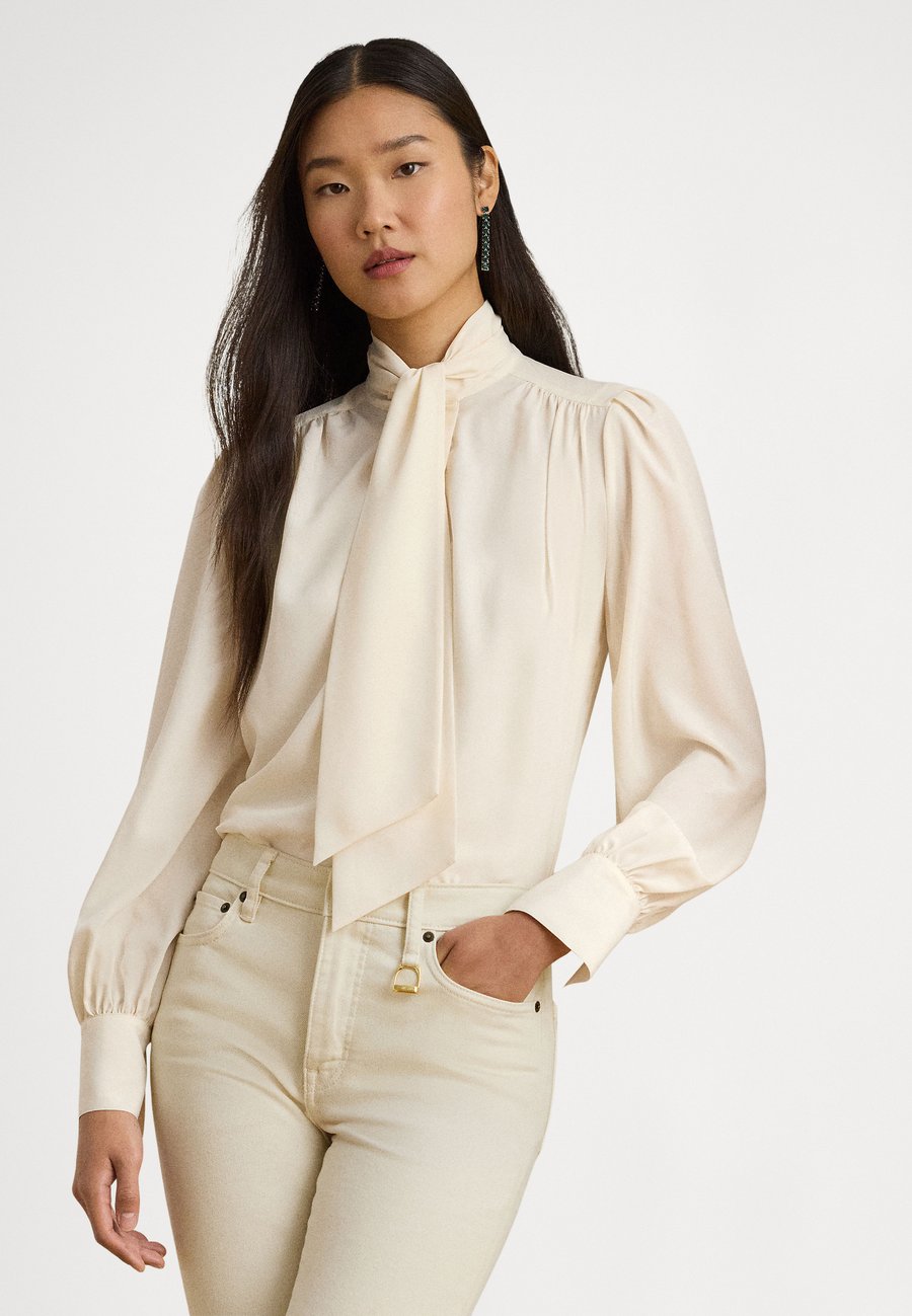 

Блуза Lauren Ralph Lauren GEORGETTE TIE-NECK BLOUSE, Mascarpone Cream/Off-White