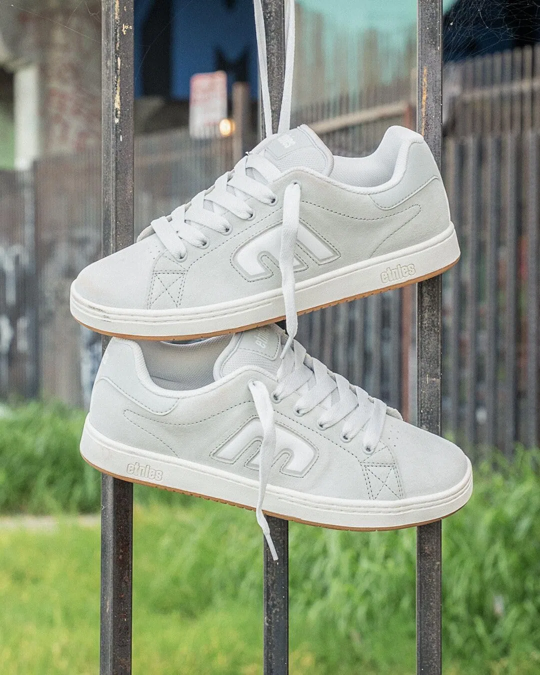 Кроссовки Etnies Callicut Heritage Skate Style с объемным дизайном, массивной подошвой в стиле 90-х, усиленной чашеобразной подошвой и амортизацией, для повседневной носки, Lightgrey — фото 2