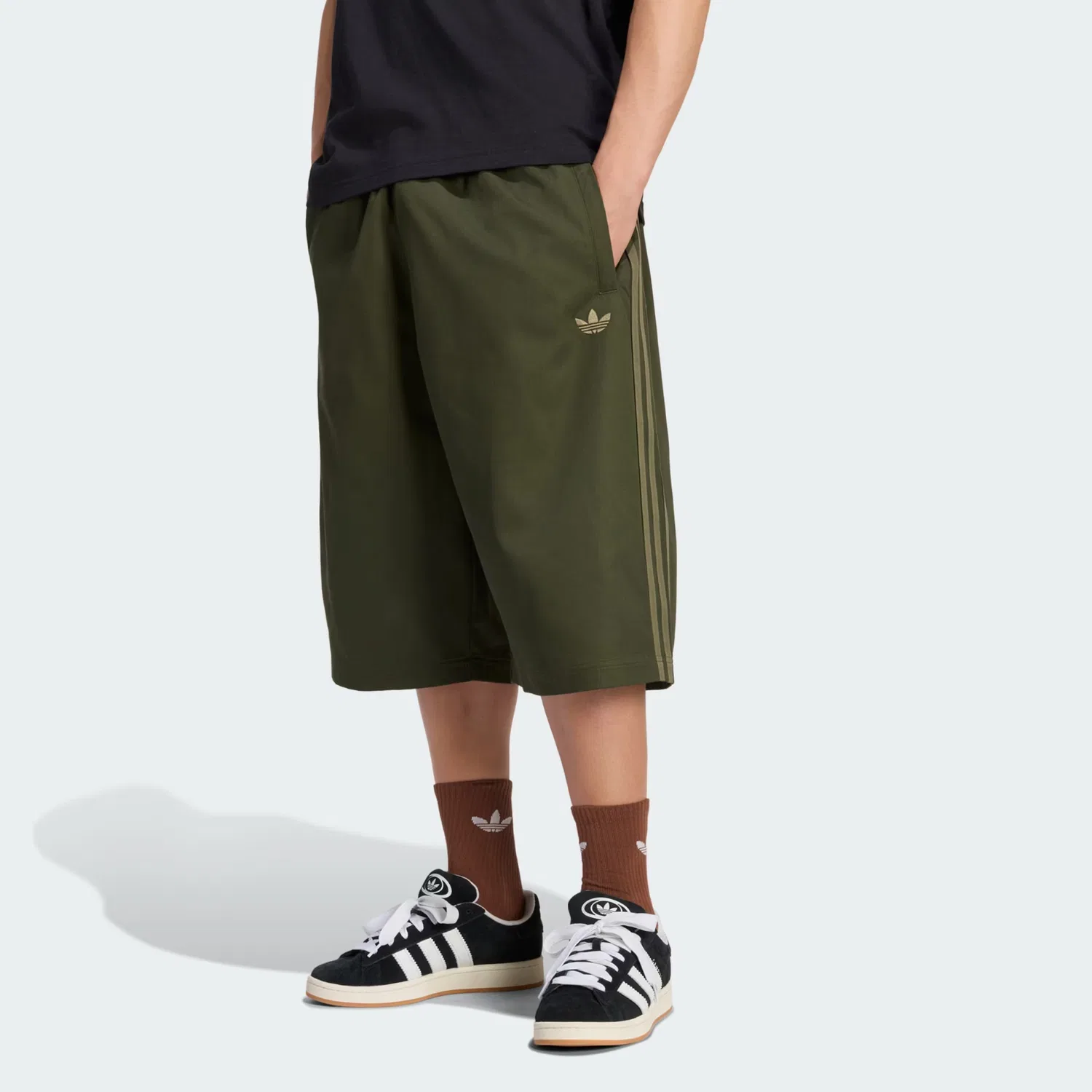 Шорты-мешки Adidas Originals Baggy Pants Adicolor Sst цвета хаки и темно-зеленого — фото 2