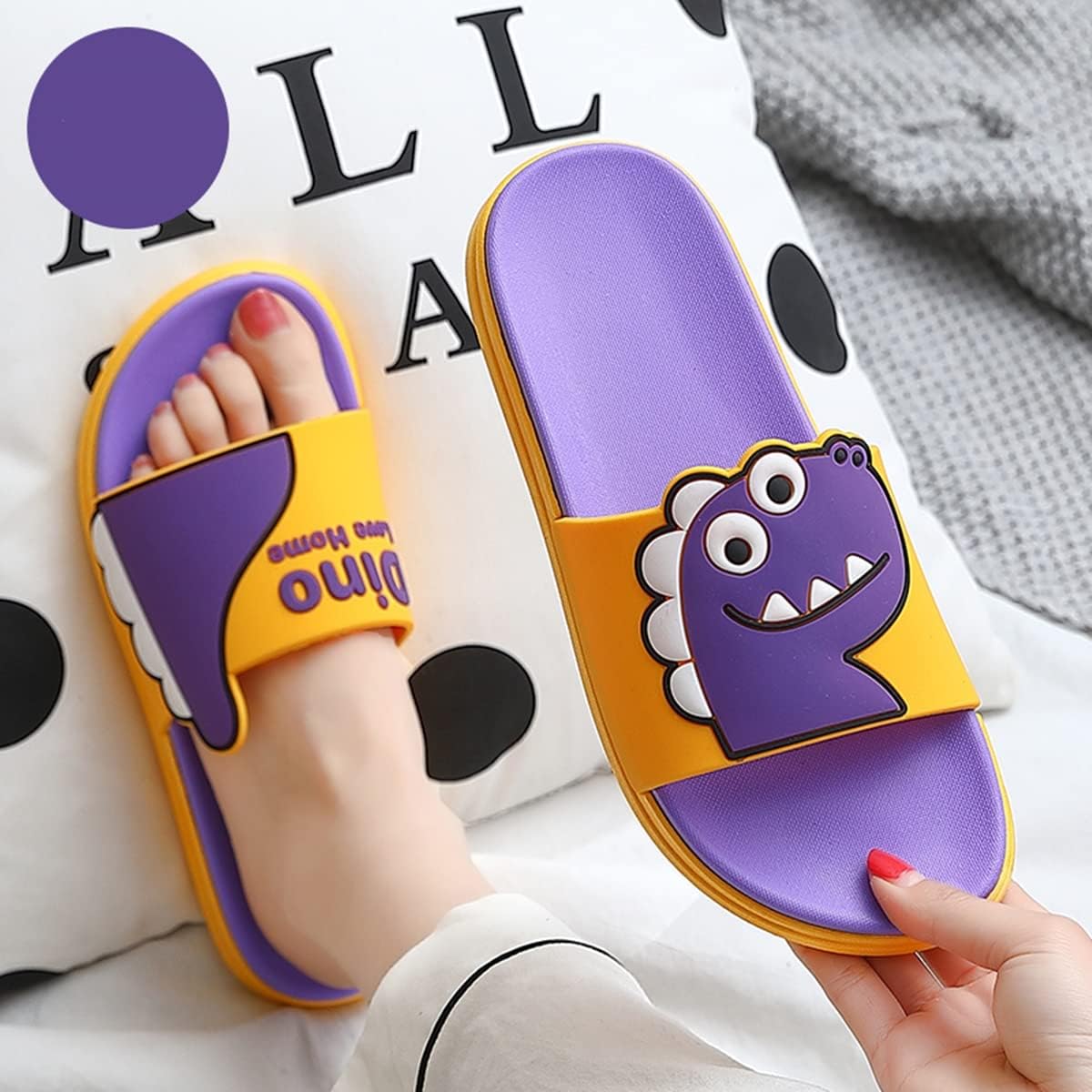 Тапочки Aoakva Kawaii с милым мультяшным динозавром, кломпы для девочек и женщин, летние шлепанцы для душа, нескользящие пляжные обувь из мягкого ПВХ, желтый/фиолетовый — фото 2