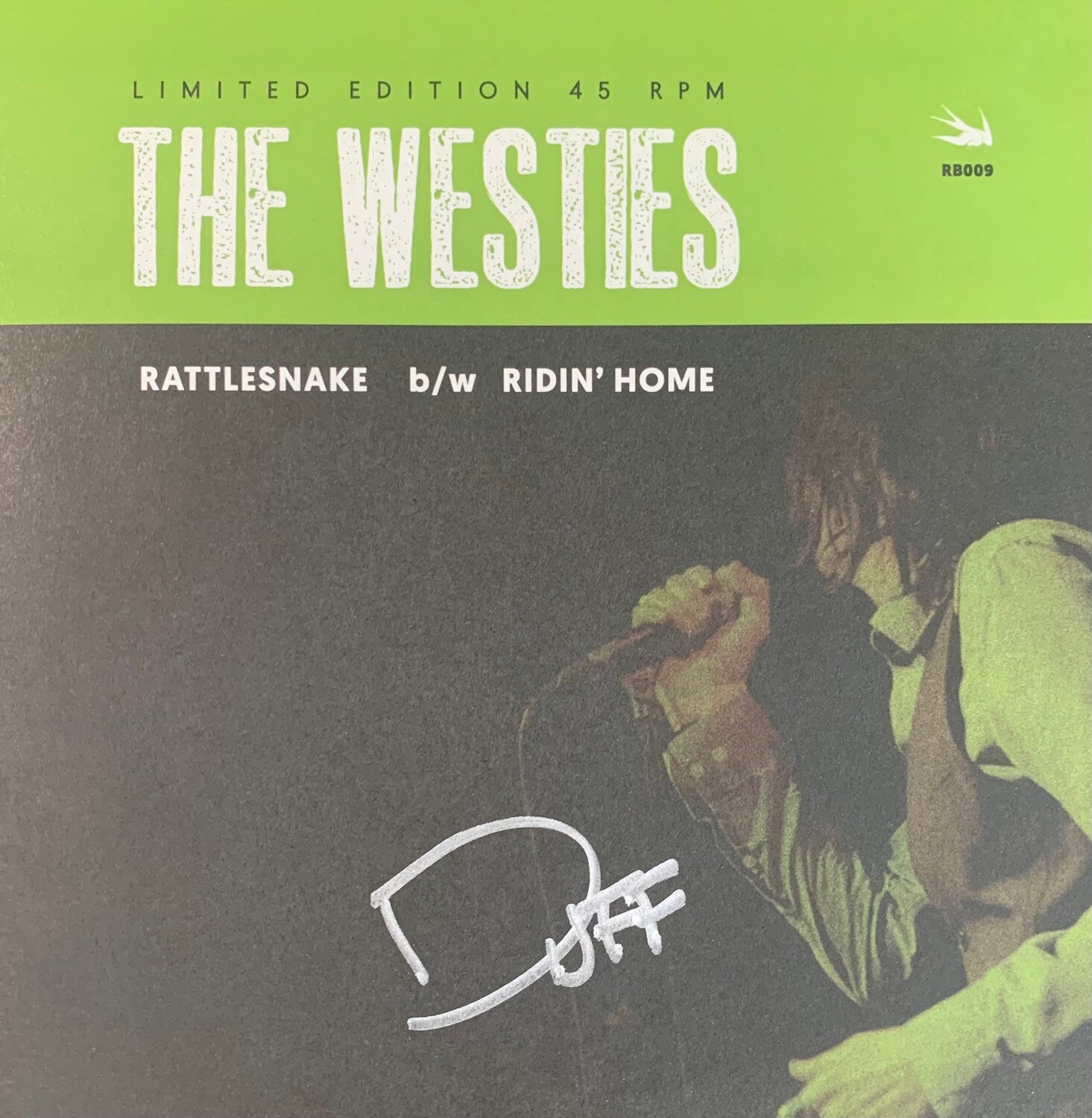 

Виниловая пластинка The Velvet Rose By Susan Holmes Mckagan[Signed By Susan] + Vinyl 7" Of The Westies (Music By Duff Mckagan) [Signed By Duff] Marks/Minor Crease On Book Cover
