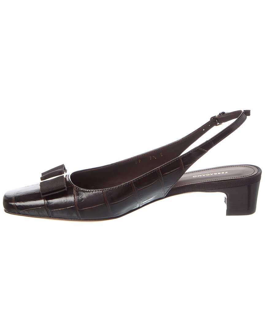 Туфли-лодочки Ferragamo Rivada из кожи с тиснением под крокодила Salvatore Ferragamo, коричневый — фото 2