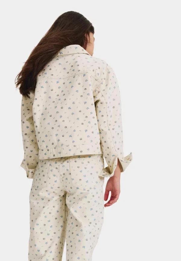 Куртка джинсовая с цветочным принтом Marks & Spencer, цвет экрю — фото 3