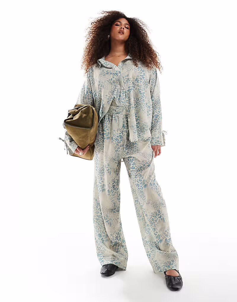 

Эксклюзивные атласные брюки Plus с широкими штанинами и завязками на талии с анималистичным принтом Renee Studio