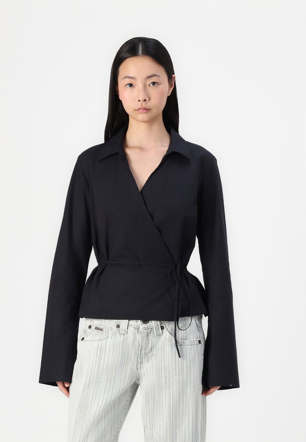

Блуза ICHIE WRAP SHIRT Weekday, черный