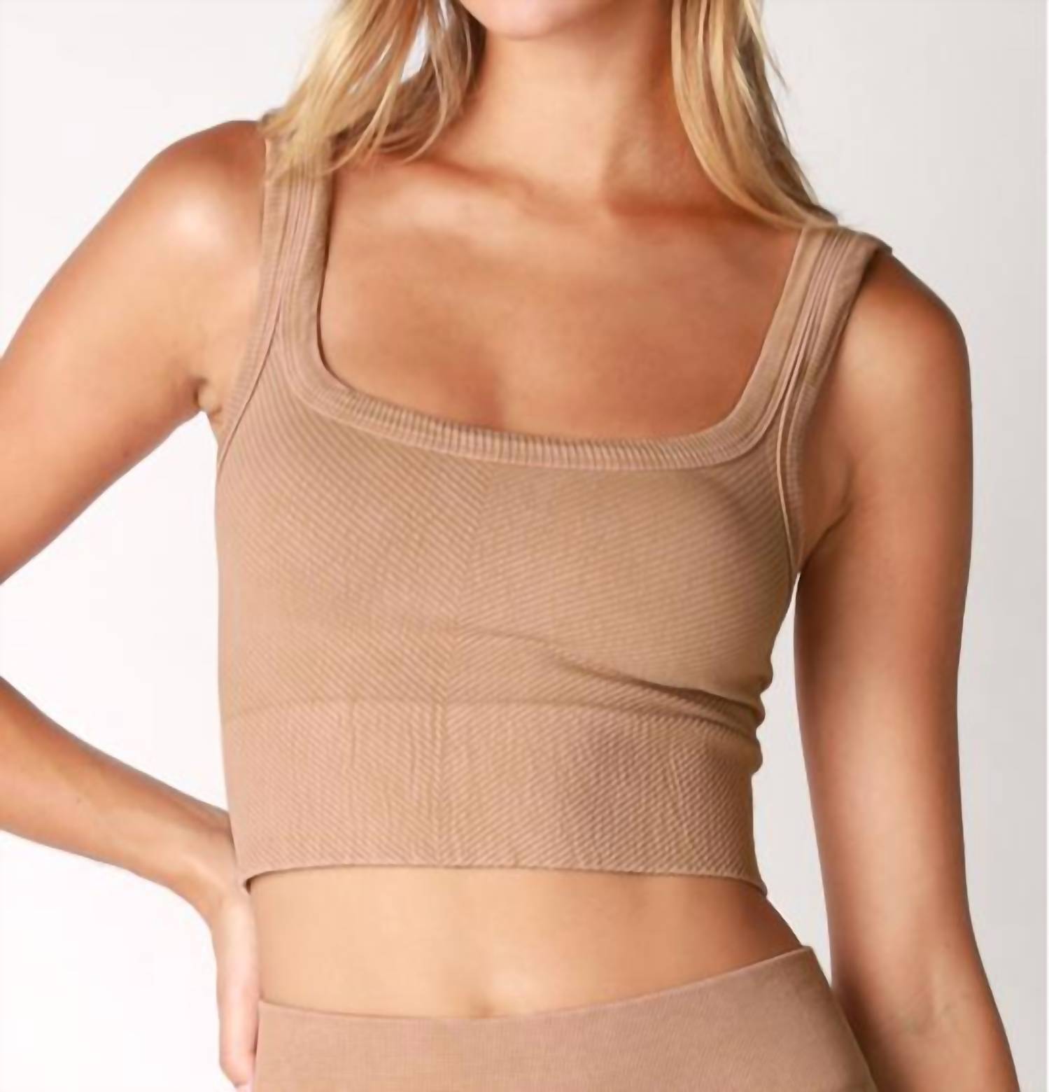 

Укороченный топ Wash Ribbed в винтажном бежевом цвете Nikibiki