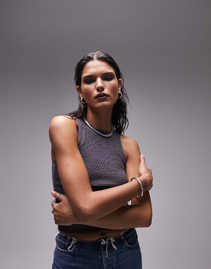 

Topshop – майка антрацитового цвета со сборкой на талии