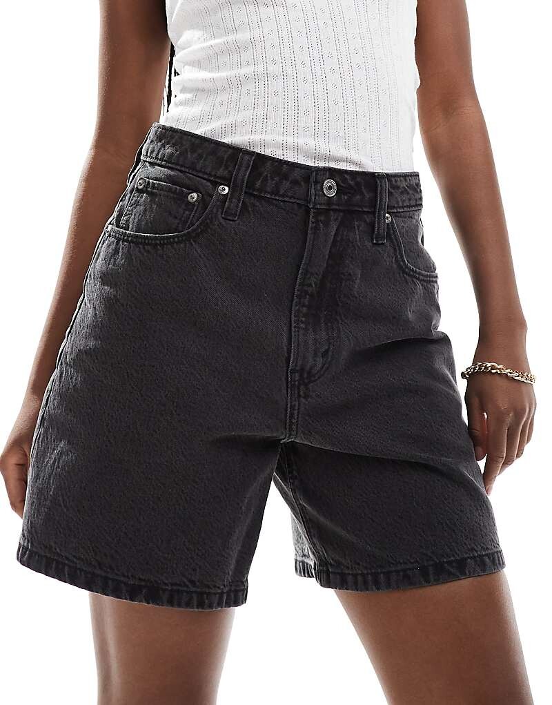 

Abercrombie & Fitch – Curve Love – Черные джинсовые шорты свободного кроя