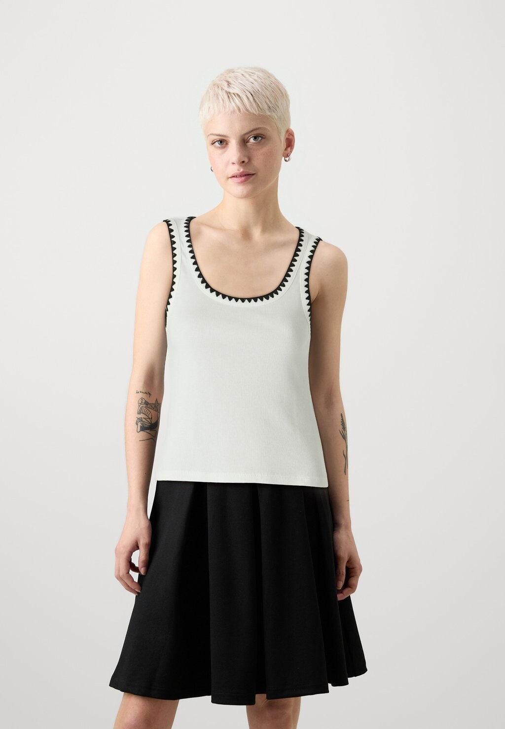 

Топ VMVIOLA TANK Vero Moda, кремовый