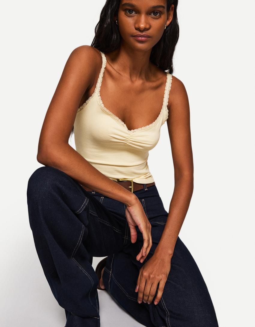 

Кружевной топ с бретелями Bershka, желтый