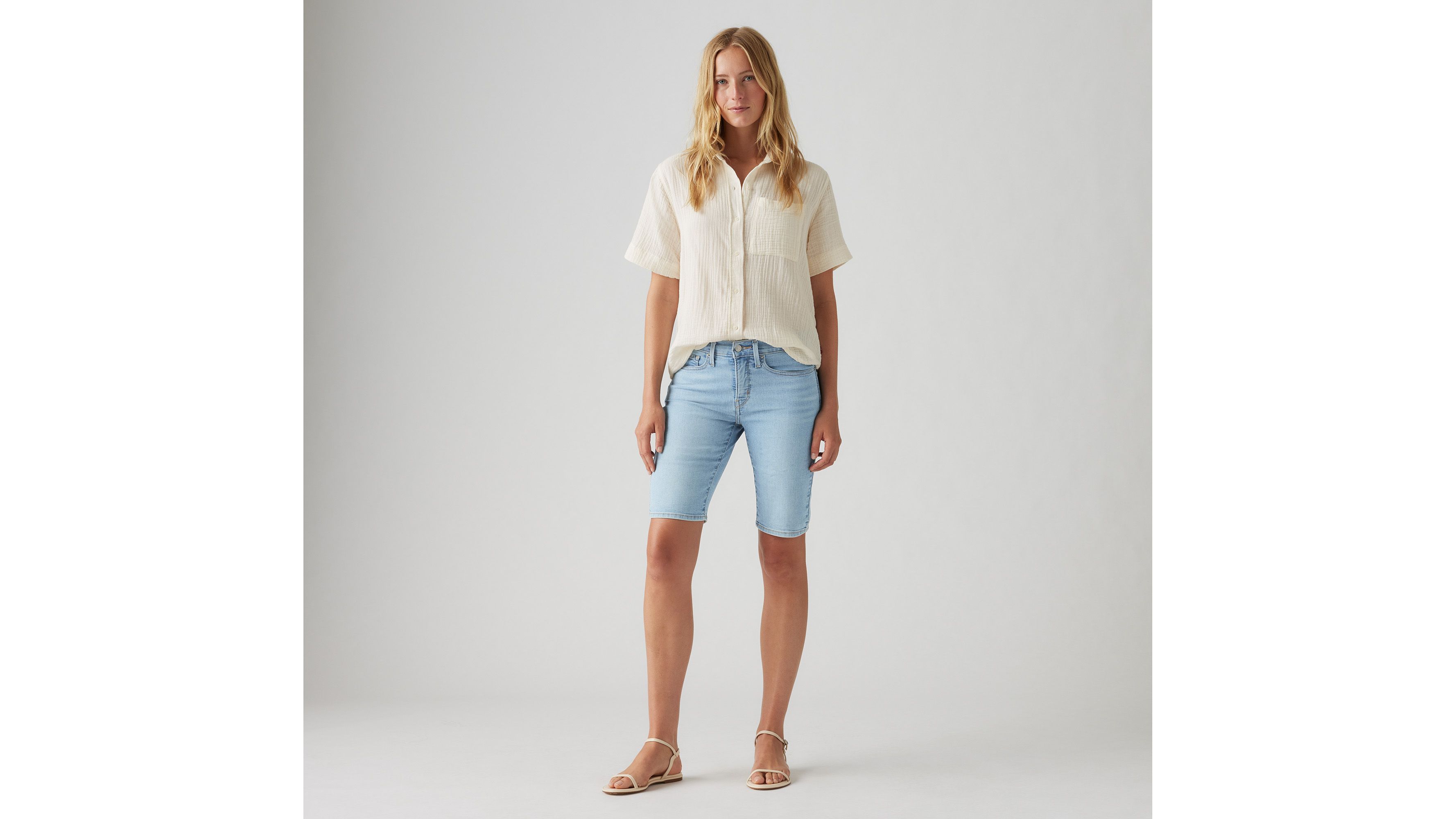 Формирующие женские шорты-бермуды Levi's, цвет Double Duty Short - Light Wash — фото 2
