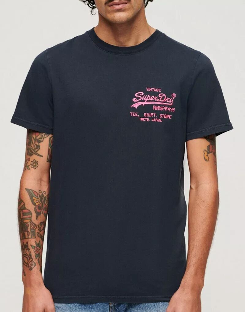 

Темно-синяя футболка с неоновым винтажным логотипом Superdry