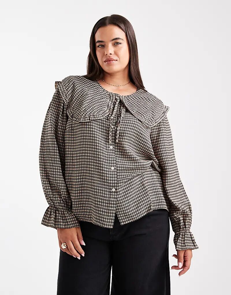 

Коричневая клетчатая рубашка New Look Curve с большим воротником и оборкой