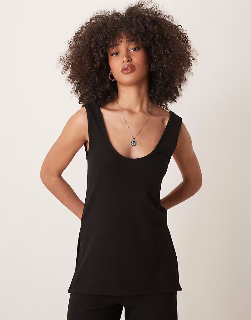 

Мягкий на ощупь удлиненный жилет ASOS DESIGN с круглым вырезом черного цвета