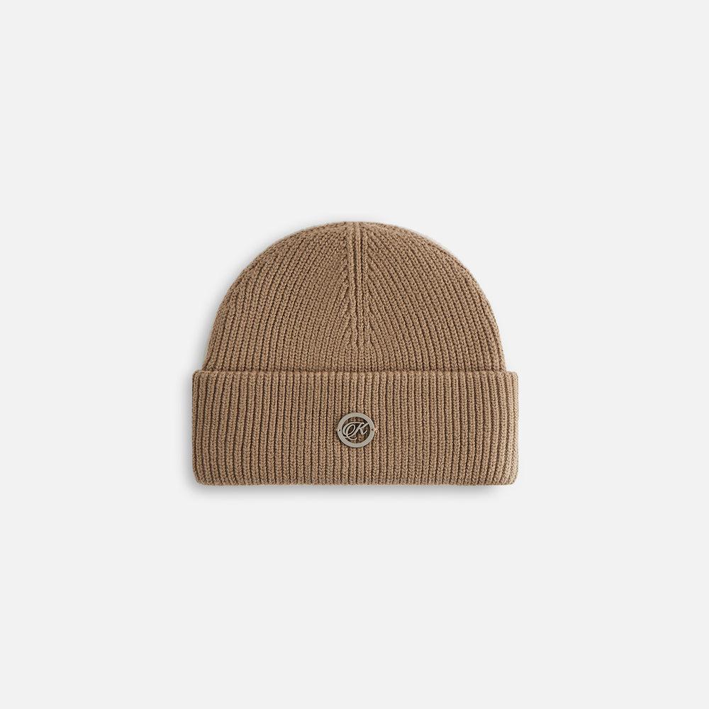 

Бейсболка Kith Women Handtacked Enamel Charm Mia Beanie, цвет Quicksand