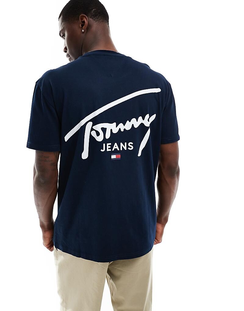 

Темно-синяя футболка с фирменным логотипом на спине Tommy Jeans