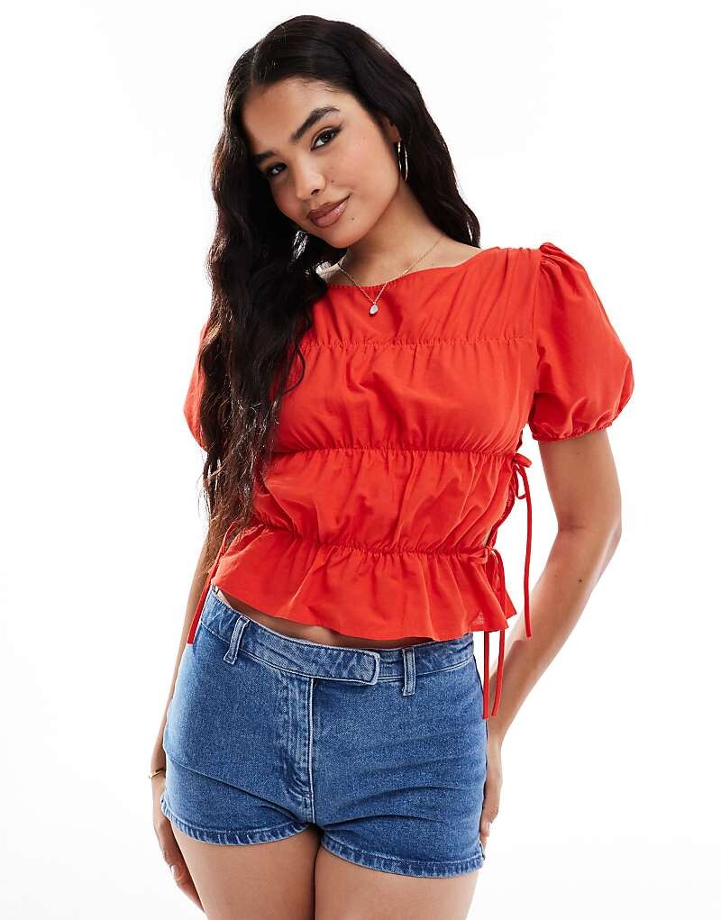

Красный топ со сборками, шнуровкой по бокам и пышными рукавами ASOS DESIGN