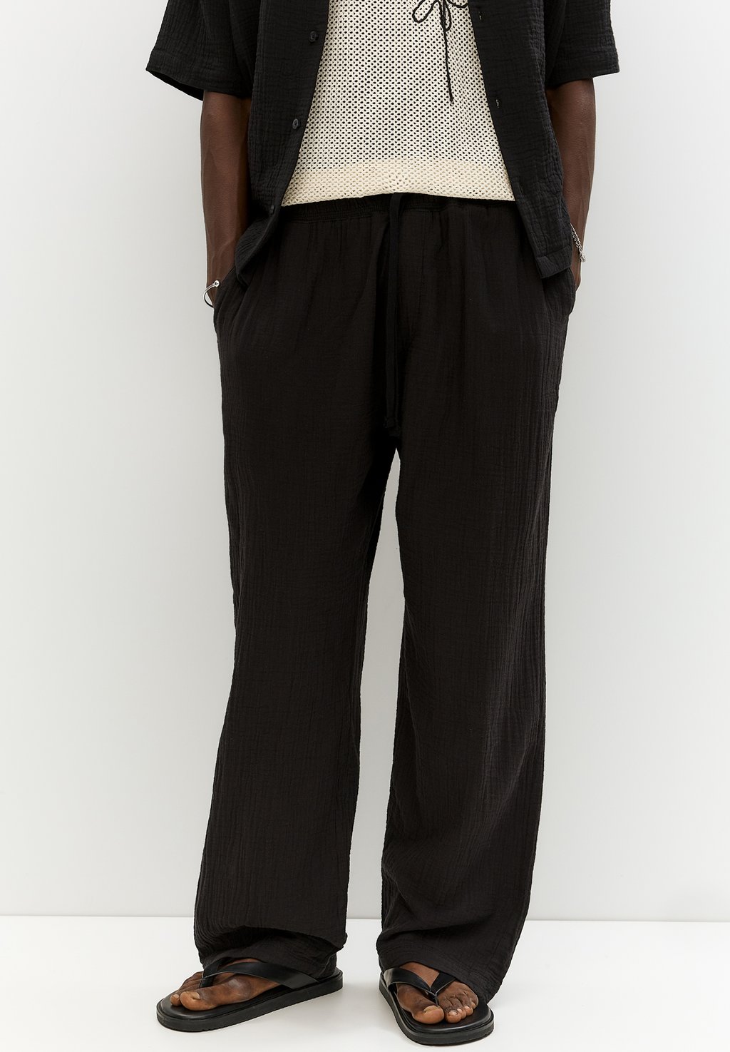 

Брюки RUSTIC CREPE PULL&BEAR, черный