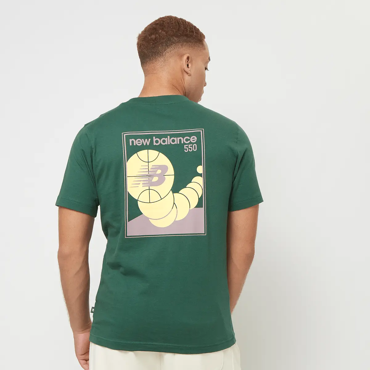 

Футболка New Balance 550 T-Shirt, зеленый/фиолетовый/желтый