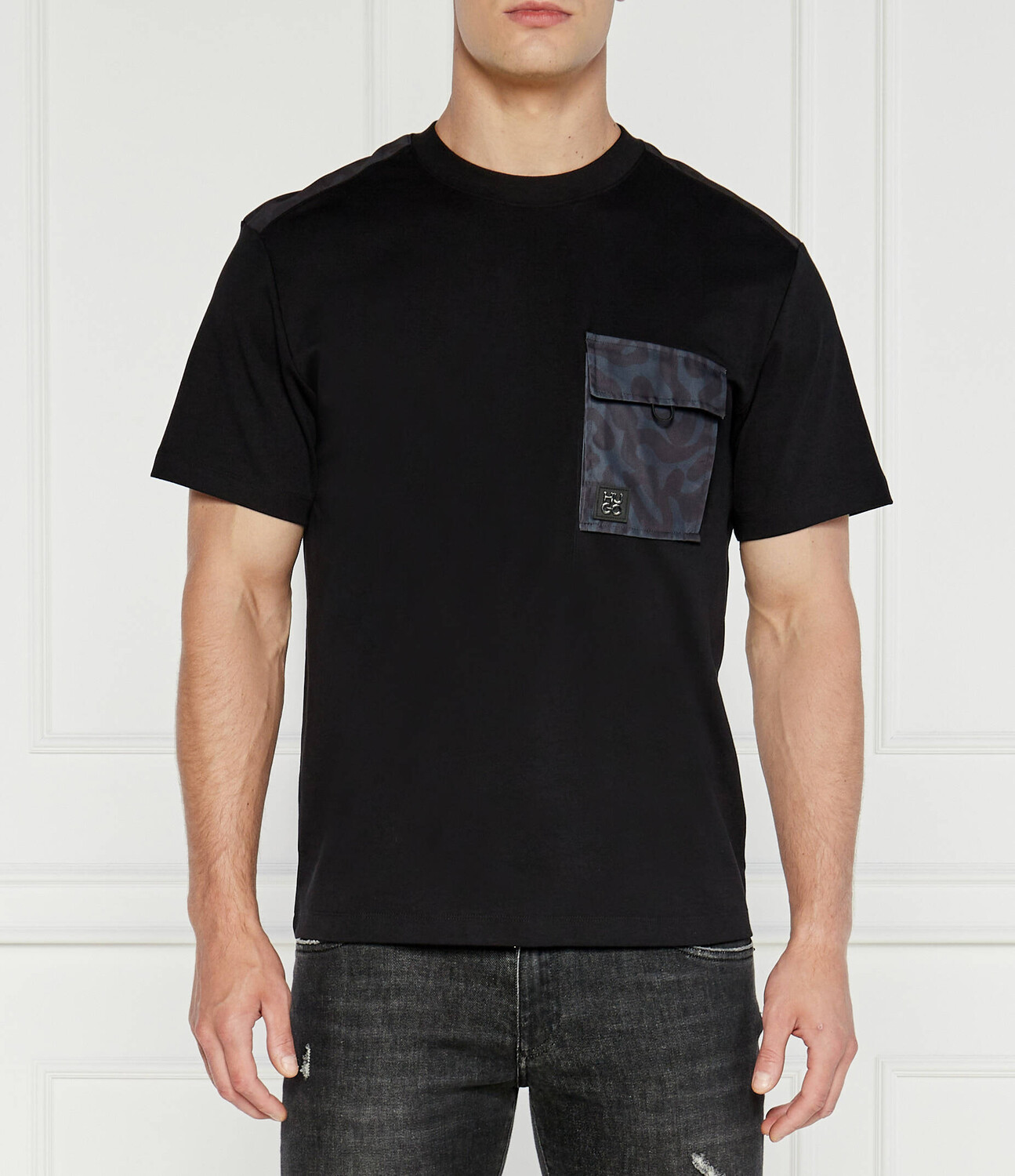 

Футболка HUGO Regular Fit, черный