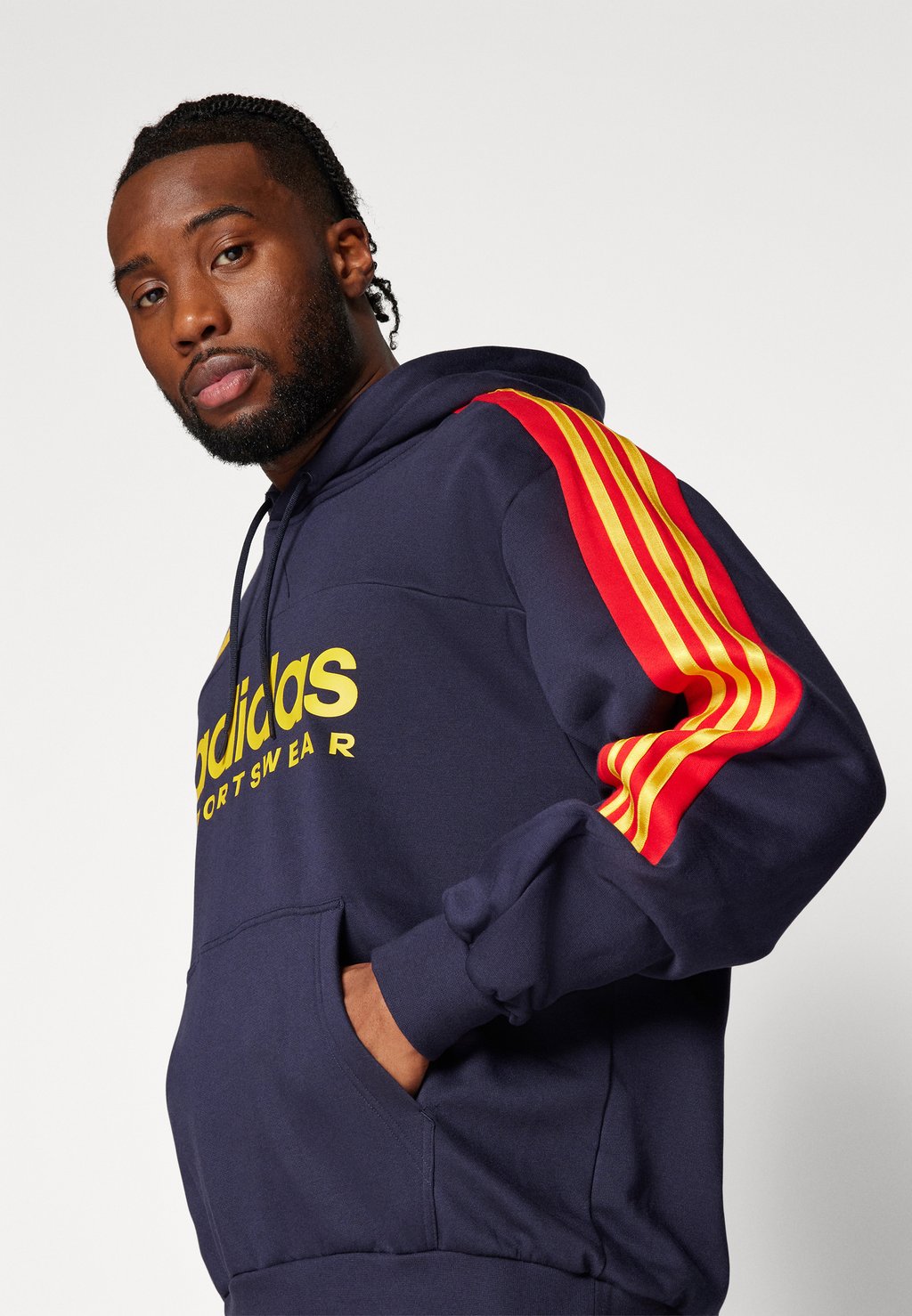 

Свитер House Of Tiro Nations Pack Hoodie adidas Sportswear, Legend чернильный/лучше алый/жирный золотой