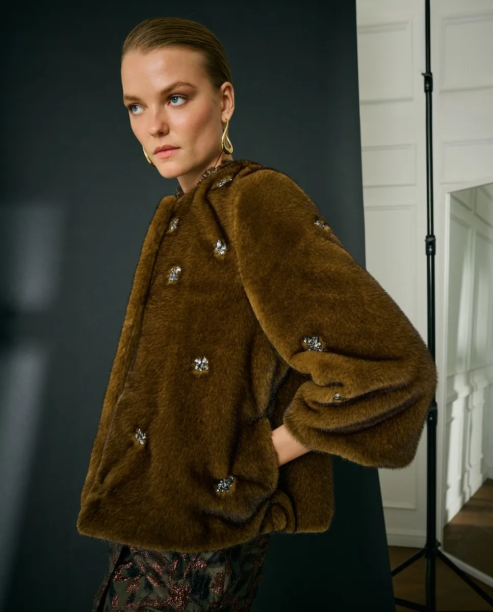 

Женская куртка с мехом и стразами Woman Fiesta El Corte Inglés, бежево-серый