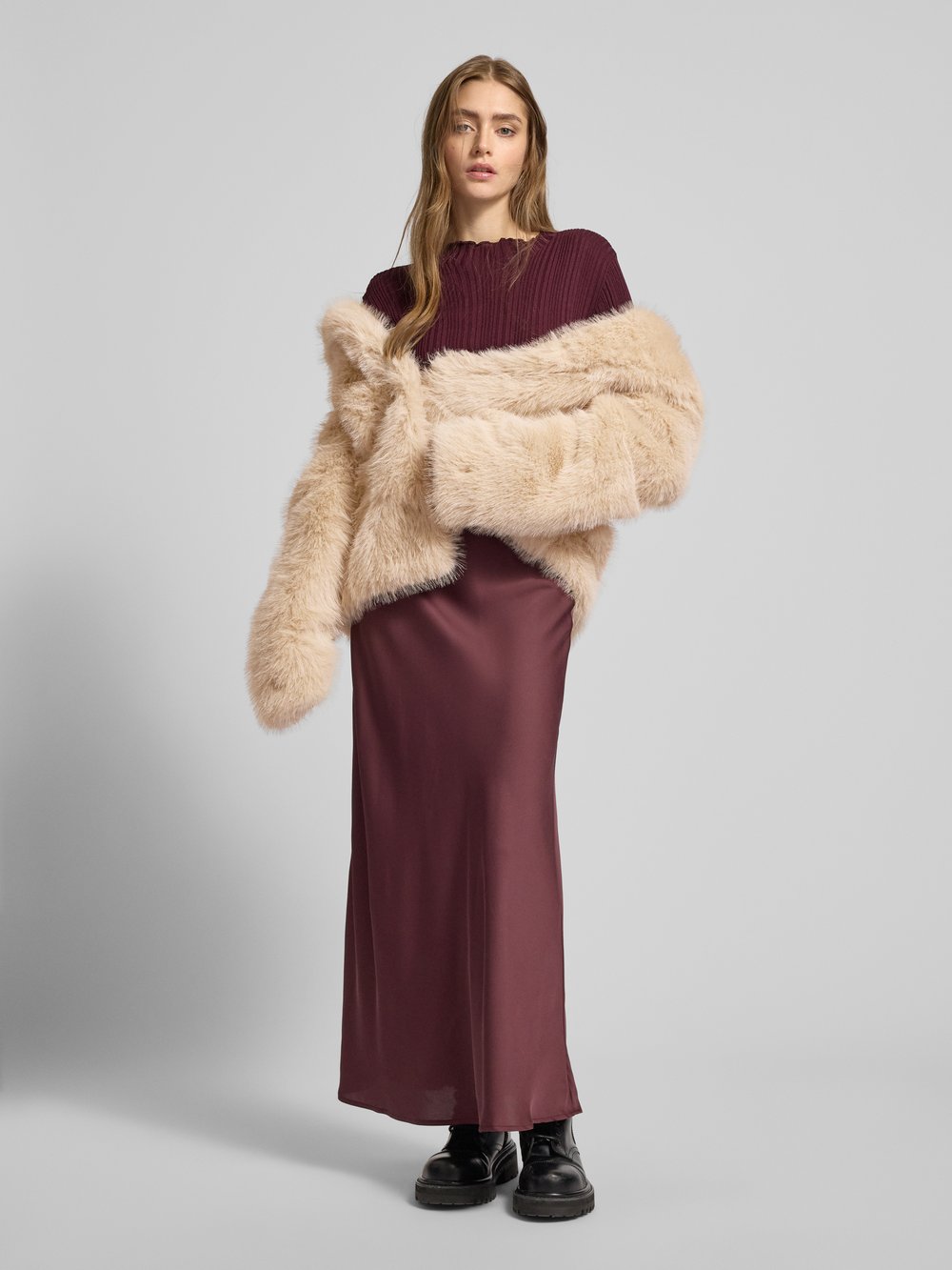 

Куртка из искусственного меха Gina Tricot, экрю