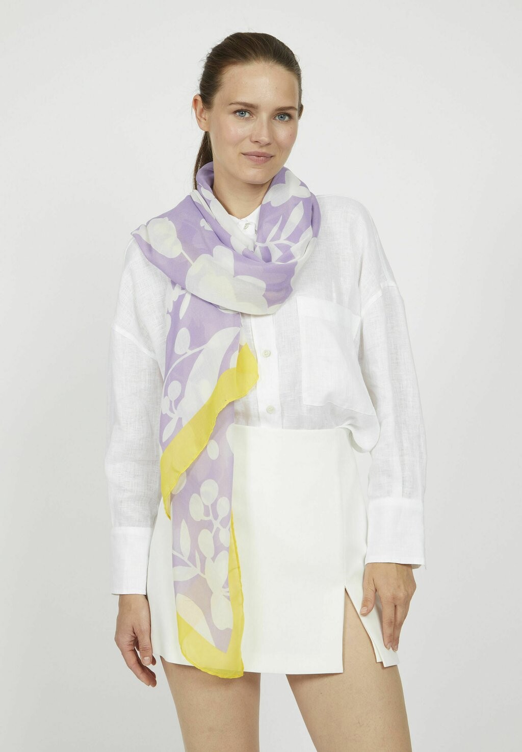 

Шарф SOFTER MIT BLUMENMUSTER Codello, цвет lila