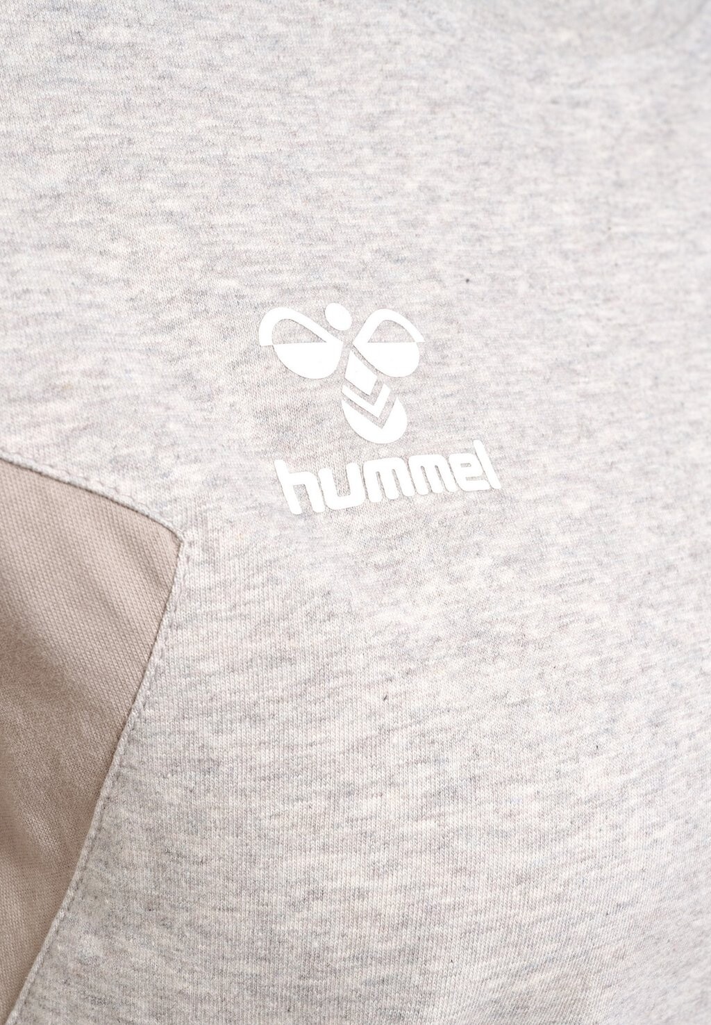 

Футболка с принтом Hummel, светло-серый