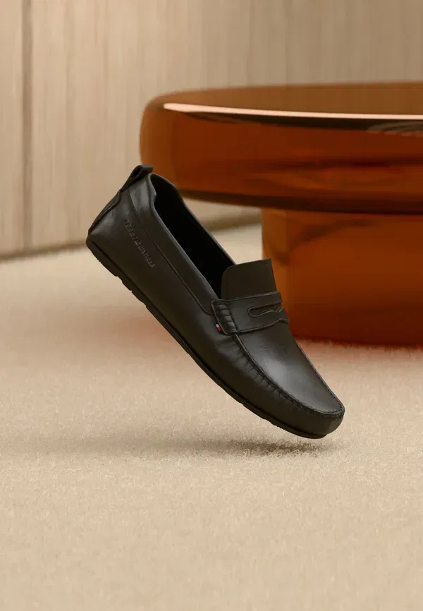 Лоферы Tommy Hilfiger Logo leather driver shoes moccasins, черный