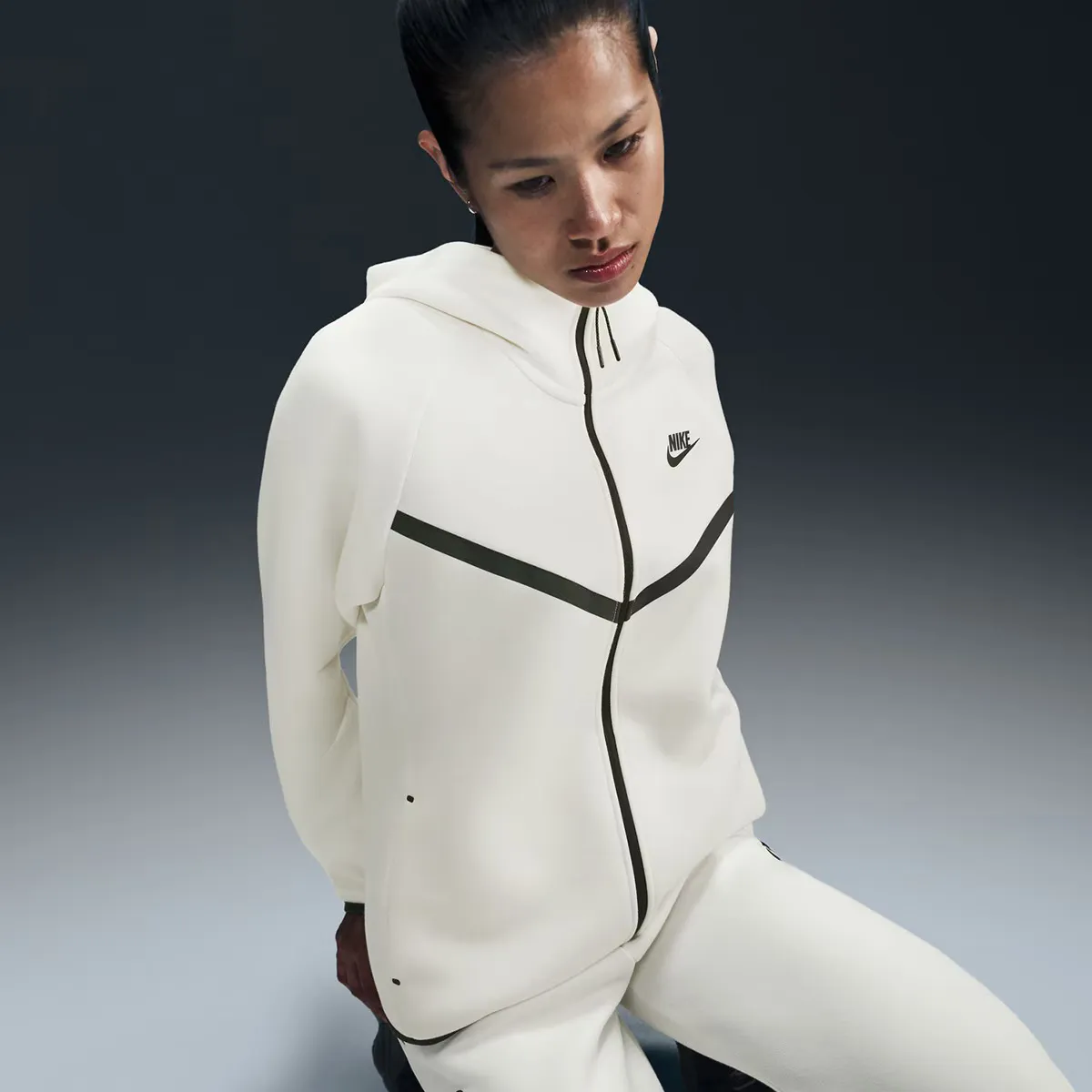

Женская спортивная одежда Tech Fleece Windrunner Nike Свитшот, белый