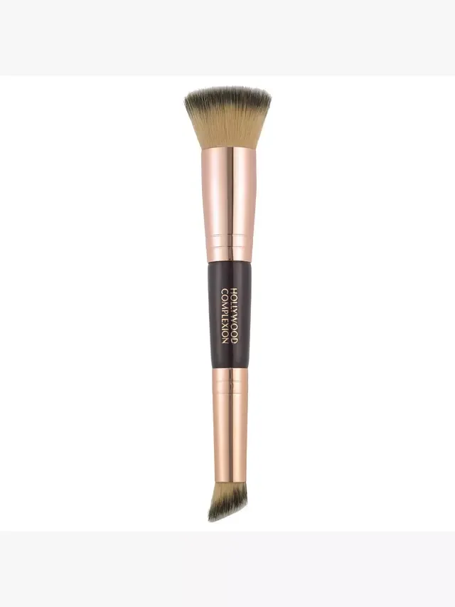 Кисть для создания голливудского макияжа лица Charlotte Tilbury