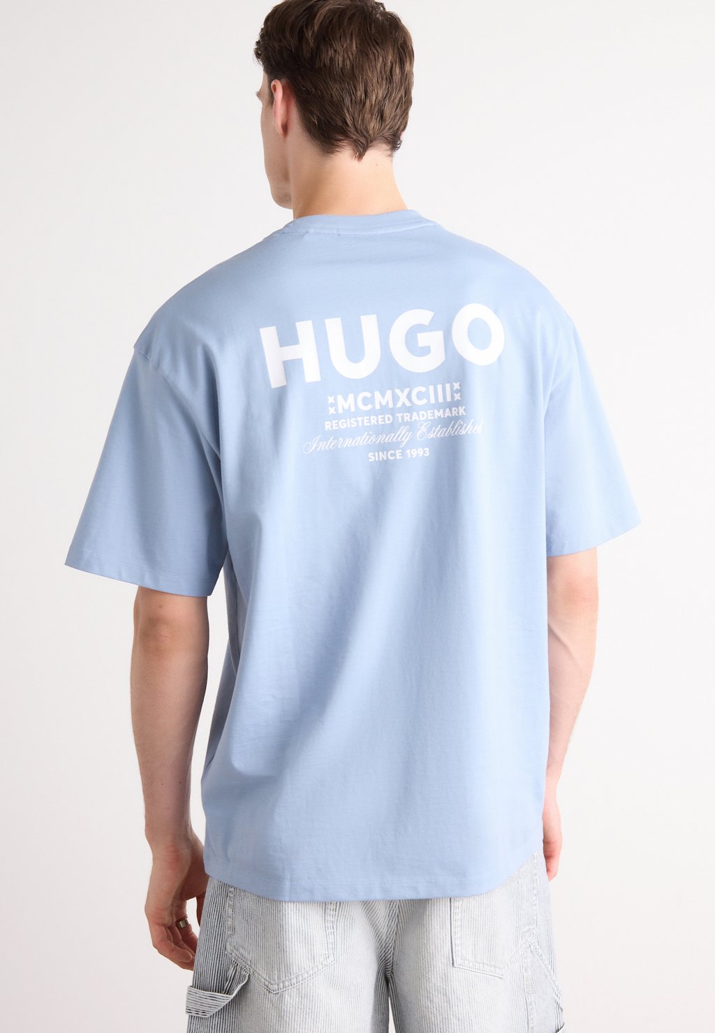 

Футболка с принтом NALONO HUGO, светло-голубой