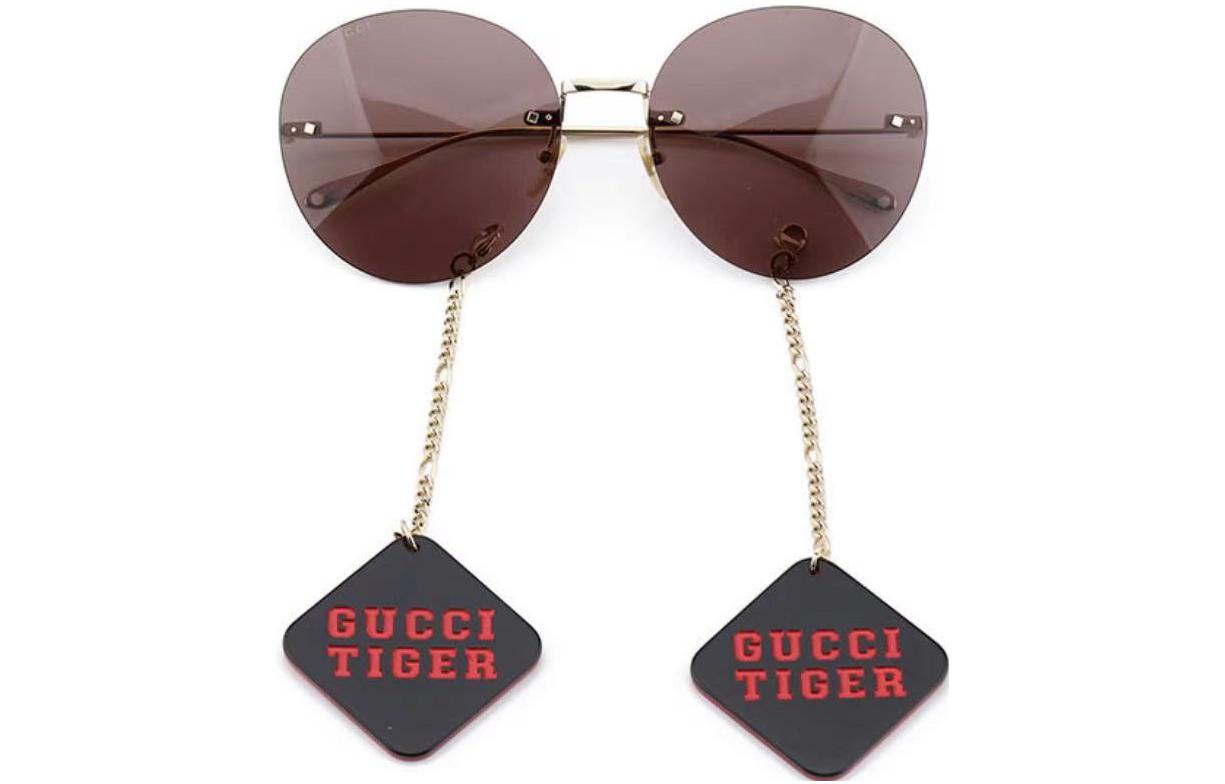 GUCCI Солнцезащитные очки с круглой оправой и кулоном с логотипом — фото 3