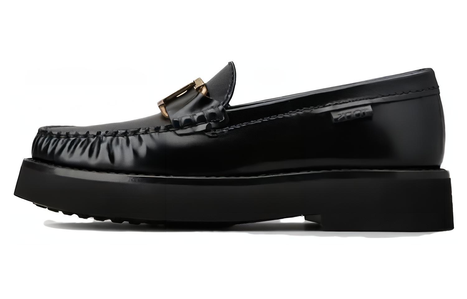 Лоферы TOD'S с круглым носком и логотипом на бляшке