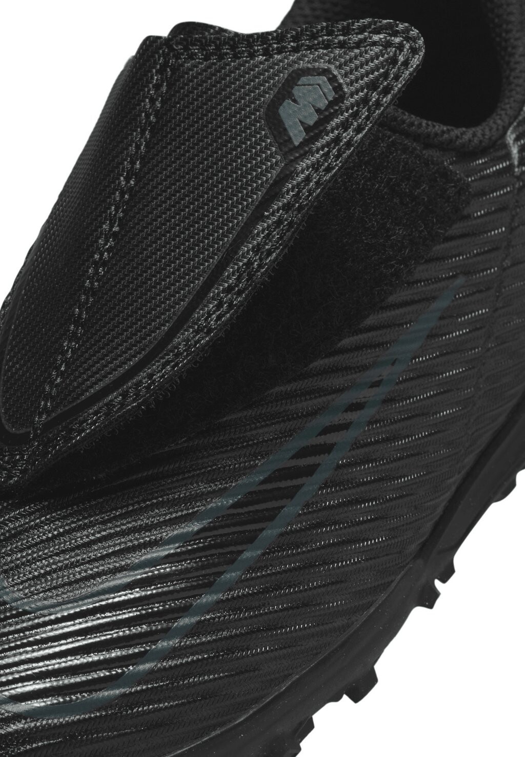 

Кроссовки на шнуровке Nike, черный