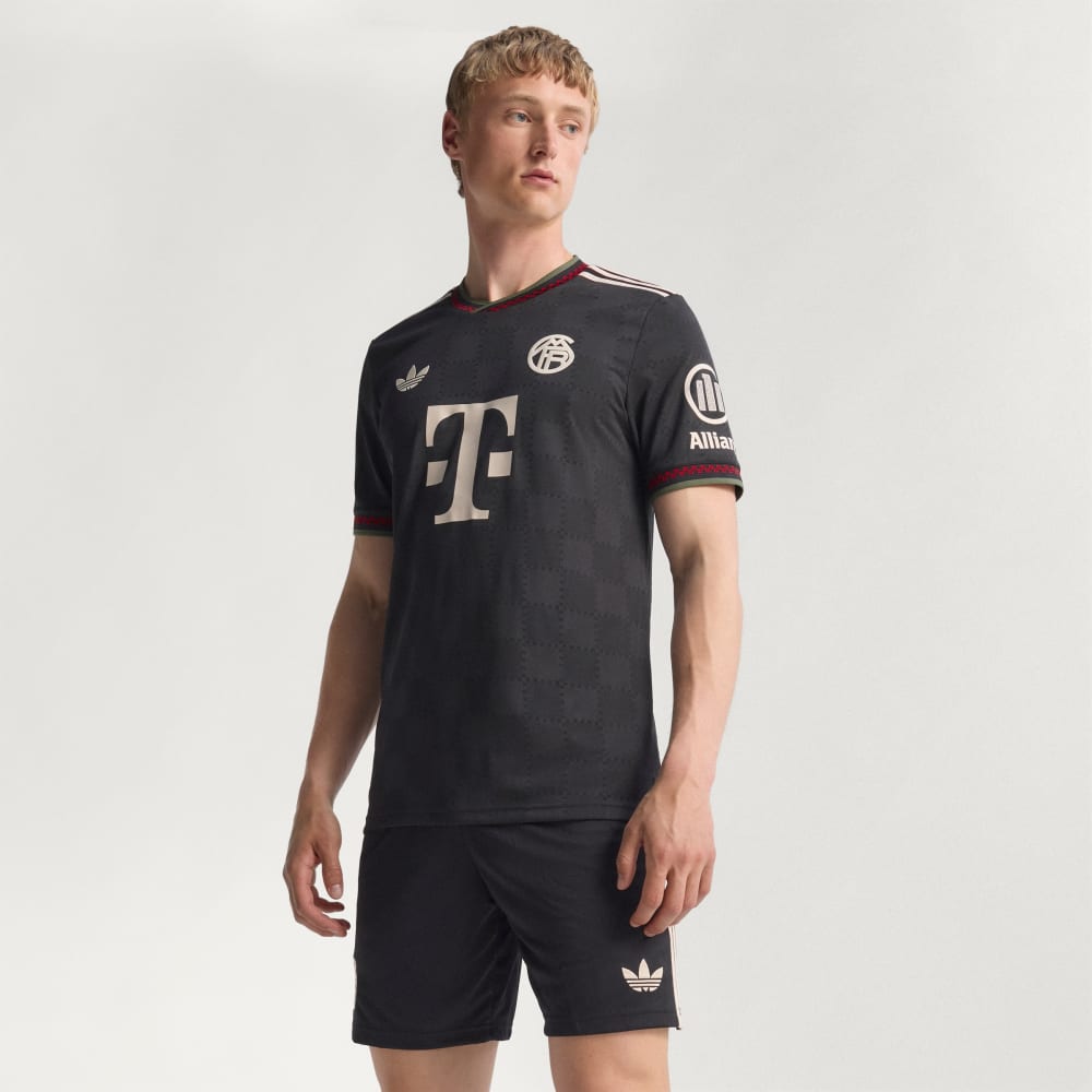

Джерси Adidas FC Bayern 25/26 Third Authentic Jersey, цвет Black/Halo Ivory