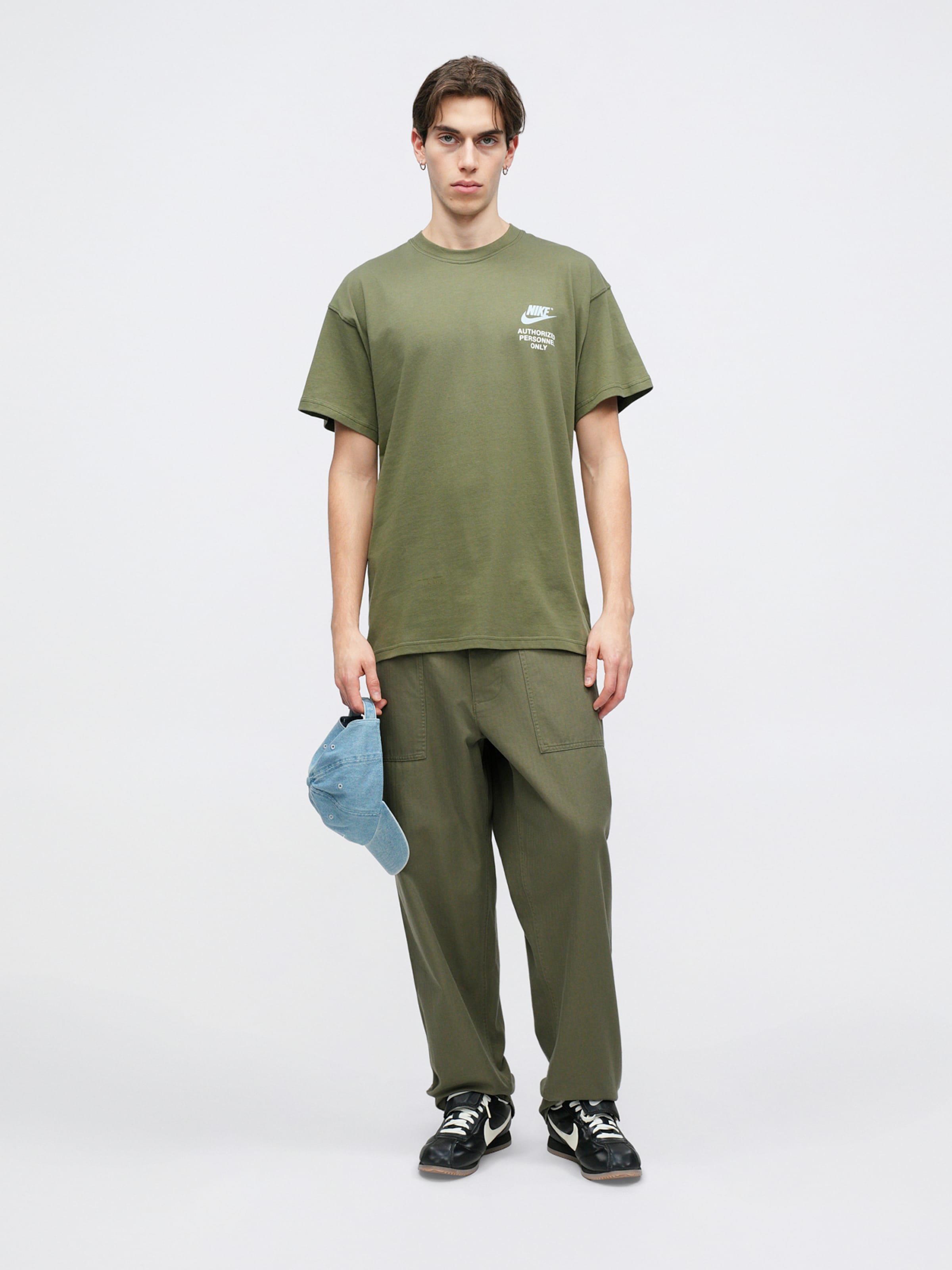 Nike Sportswear Футболка в оливковом цвете — фото 4