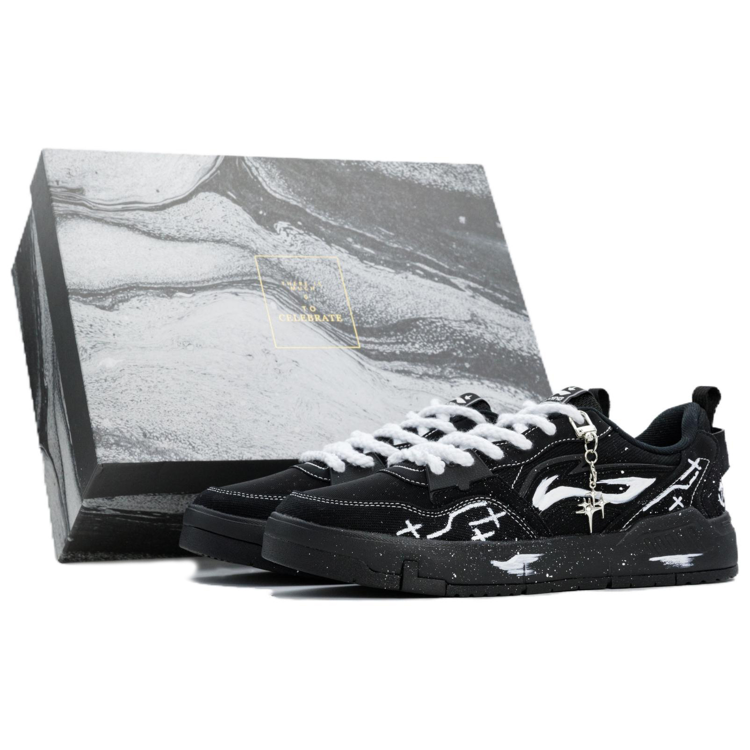 

LINING ЛиНинг Юань Чу Противоскользящие Амортизирующие И Дышащие Низкие Кроссовки Для Скейтбординга Мужские Черно-Белые - Звездная Роспись (Мраморная Коробка)