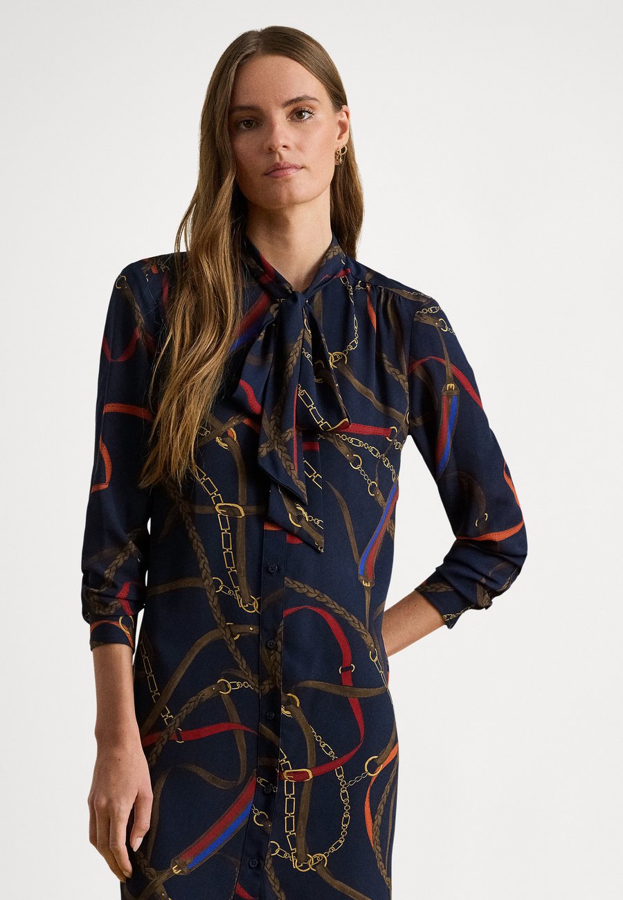 

Платье Lauren Ralph Lauren Petite PRINT GEORGETTE TIE-NECK SHIRTDRESS, Navy/Multi-Coloured